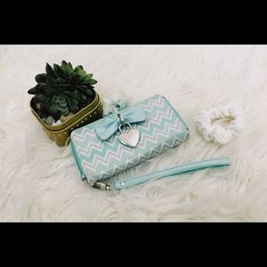 Mint and White Chevron Claire’s Wallet